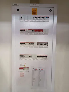 692m² Warehouse To Rent, Longlake