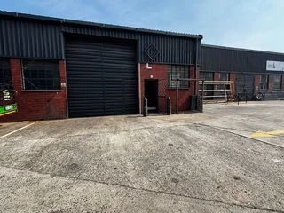 256m² Warehouse TO LET in Montague Gardens