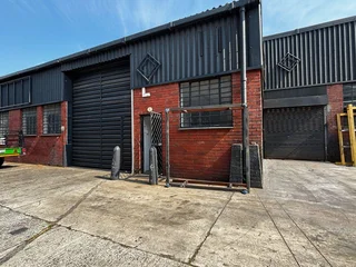 256m² Warehouse TO LET in Montague Gardens