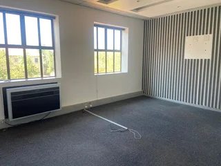 310 sqm Office To Let in Bryanston