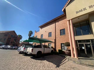 145 sqm Office To Let in Fourways