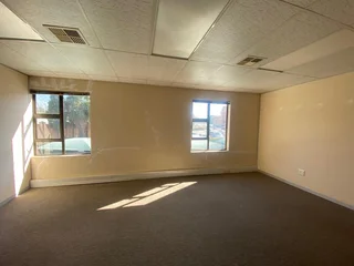 145 sqm Office To Let in Fourways