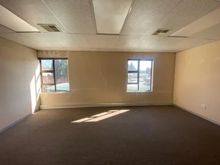 145 sqm Office To Let in Fourways