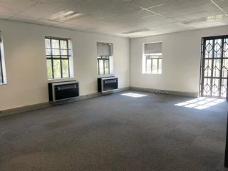 310 sqm Office To Let in Bryanston