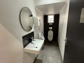 Commercial unit To Let in Claremont