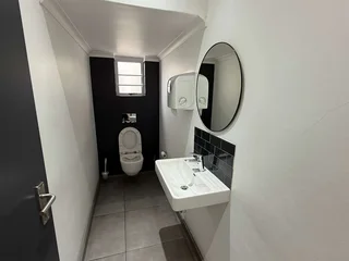 Commercial unit To Let in Claremont