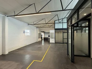 Commercial unit To Let in Claremont