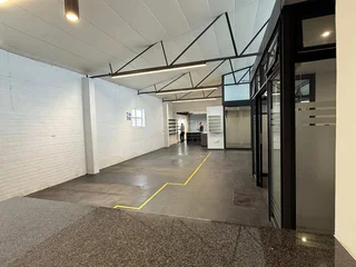 Commercial unit To Let in Claremont