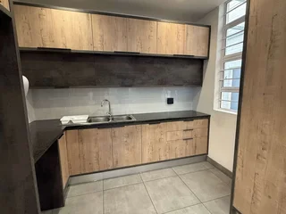 Commercial unit To Let in Claremont