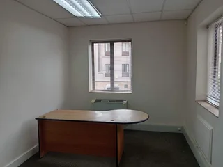 597m² Office to rent Rivonia