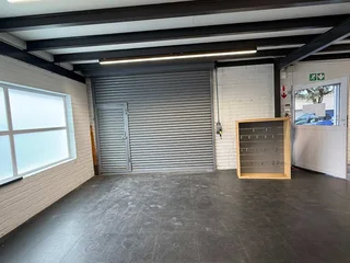 Commercial unit To Let in Claremont