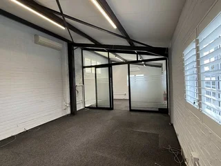 Commercial unit To Let in Claremont