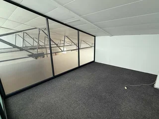 Commercial unit To Let in Claremont