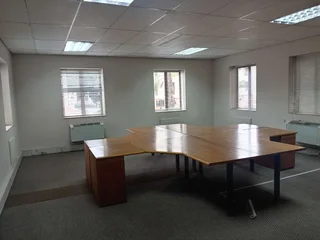 597m² Office to rent Rivonia