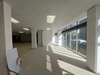 365 sqm office to Let in Bedfordview