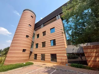 3722 sqm Office to Let in Bedfordview