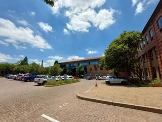 3722 sqm Office to Let in Bedfordview
