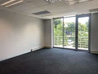 658 sqm Office To Let in Bryanston