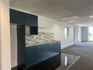 658 sqm Office To Let in Bryanston