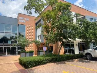 658 sqm Office To Let in Bryanston