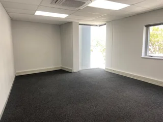 658 sqm Office To Let in Bryanston