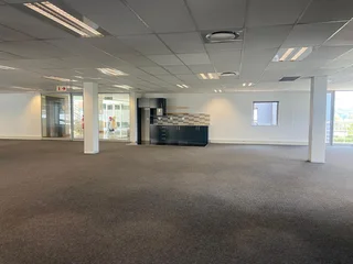 658 sqm Office To Let in Bryanston