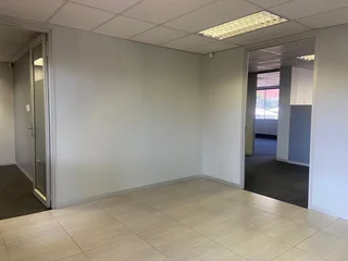 279 sqm Office To Let in Bryanston