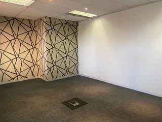 279 sqm Office To Let in Bryanston