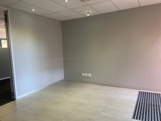 279 sqm Office To Let in Bryanston
