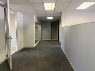 279 sqm Office To Let in Bryanston