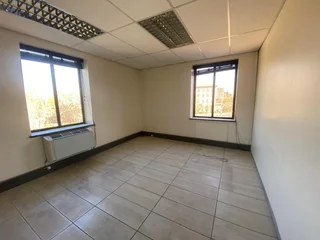183 sqm Office To Let in Fourways
