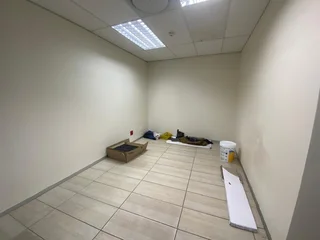 183 sqm Office To Let in Fourways