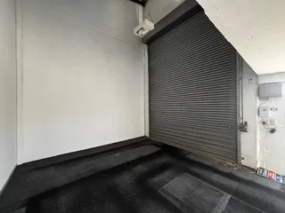 375m² Industrial Unit TO LET in Montague Gardens