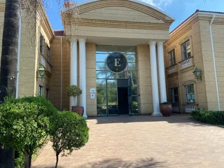 381 sqm Office To Let in Bryanston