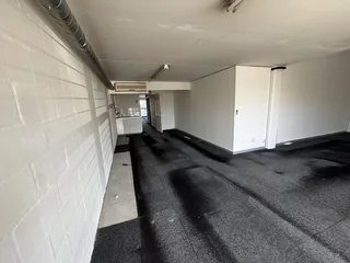 375m² Industrial Unit TO LET in Montague Gardens