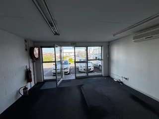 375m² Industrial Unit TO LET in Montague Gardens