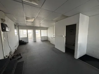 375m² Industrial Unit TO LET in Montague Gardens