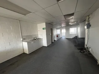 375m² Industrial Unit TO LET in Montague Gardens