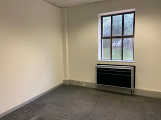 315 sqm Office To Let in Bryanston