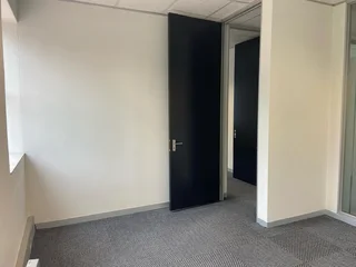 315 sqm Office To Let in Bryanston