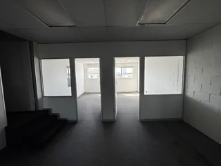 375m² Industrial Unit TO LET in Montague Gardens