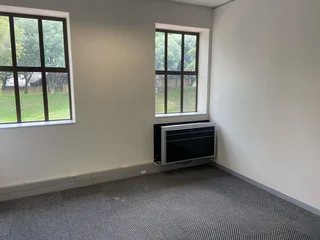 315 sqm Office To Let in Bryanston