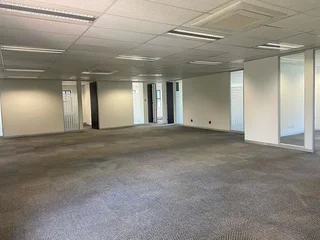 315 sqm Office To Let in Bryanston