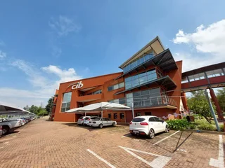 1096 sqm Ground Floor Office to Let