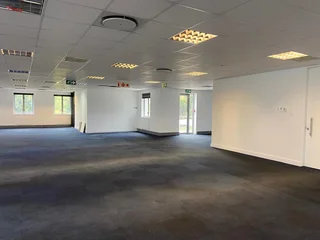 1425 sqm Office To Let in Bryanston