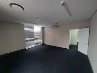 1096 sqm Ground Floor Office to Let