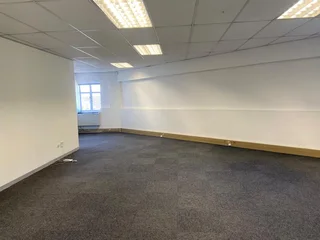 112 sqm Office To Let in Fourways