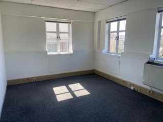 112 sqm Office To Let in Fourways