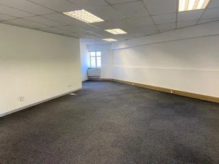 112 sqm Office To Let in Fourways