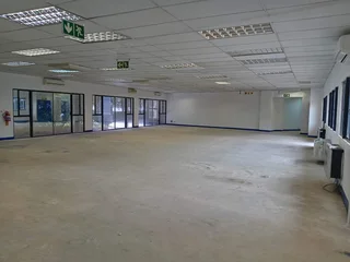 727m² Office to rent Woodmead